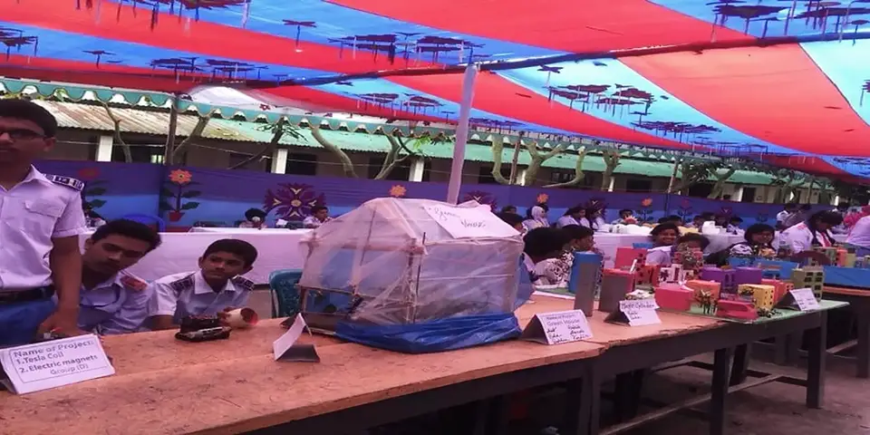 বিজ্ঞান মেলায় শিক্ষার্থীদের প্রকল্প প্রদর্শনী